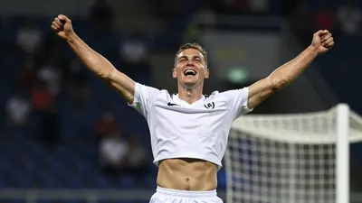 NK Varaždin pobijedio je Rudeš 2-0 u 5. kolu HNL-a i preuzeo prvo mjesto na ljestvici nakon pogodaka Latkovića i Canjuge...